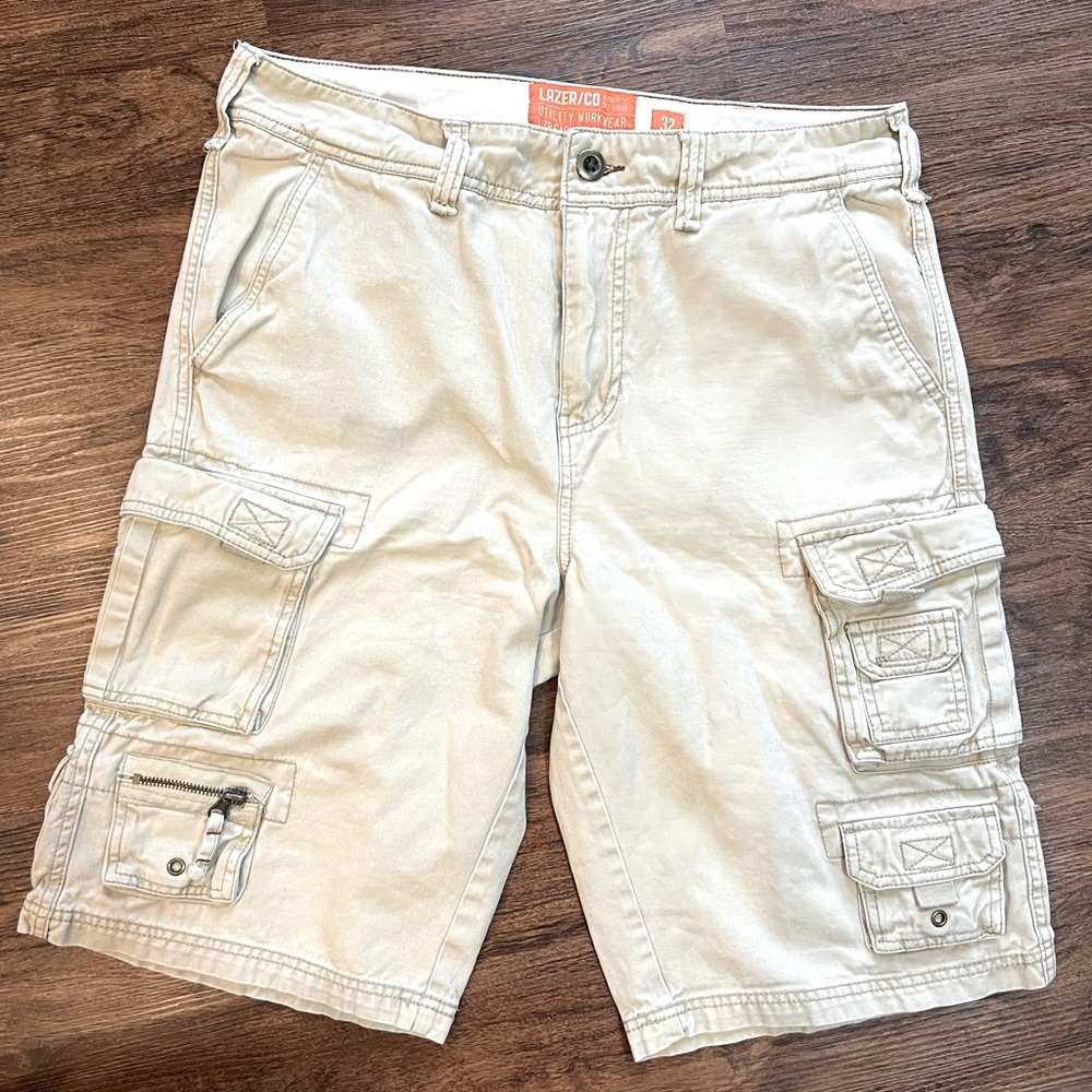 Lazer/co cargo shorts, size 32